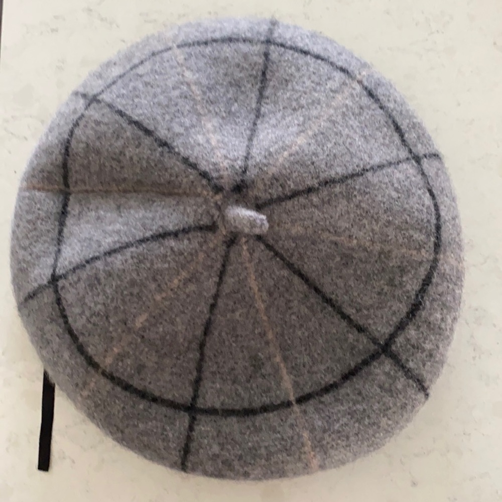 SOLD 😍😍  Grey wool beret